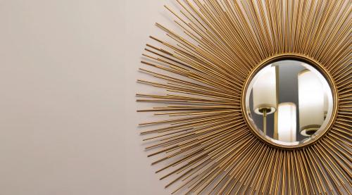 Как использовать зеркальные поверхности в интерьере