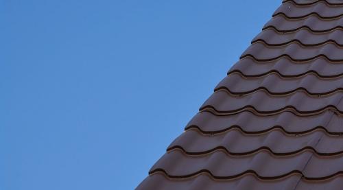 Какую металлочерепицу выбрать для крыши дома
