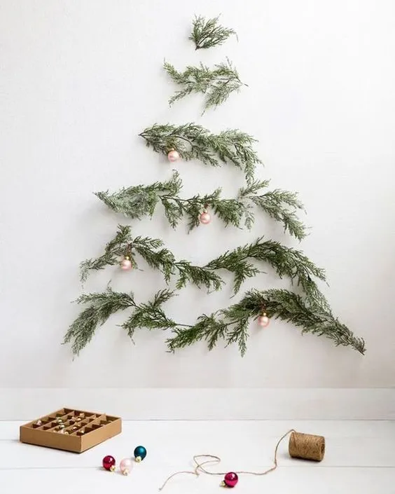 Новогодняя елка на стене своими руками: лучшие идеи для шикарного украшения дома