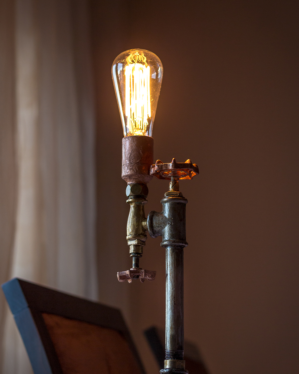 Светильник из труб в стиле лофт: делимся идеями и рассказываем, как его сделать (44 фото)