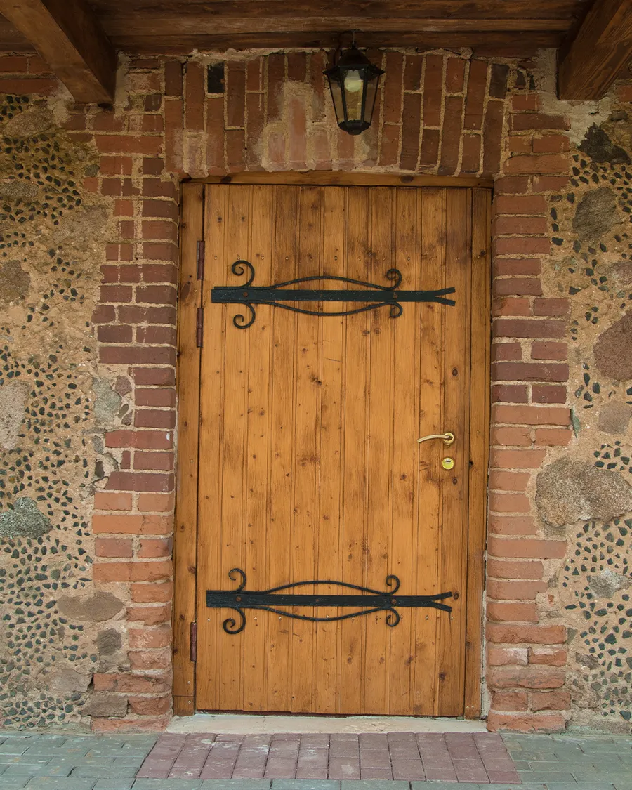 Дверь из доски сухостойной сосны Scandi Kelo | «Финские двери»