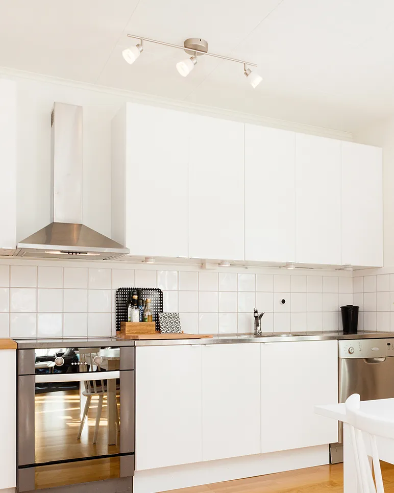 Как сделать пластиковый потолок на кухне своими руками?