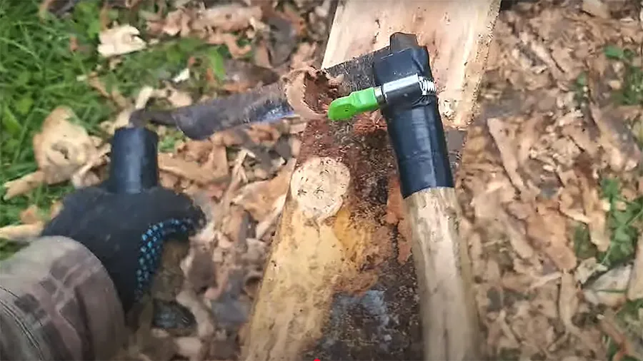 Снятие коры с горбыля