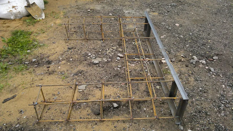 Закладная деталь для каркасно-монолитного фундамента под откатные ворота