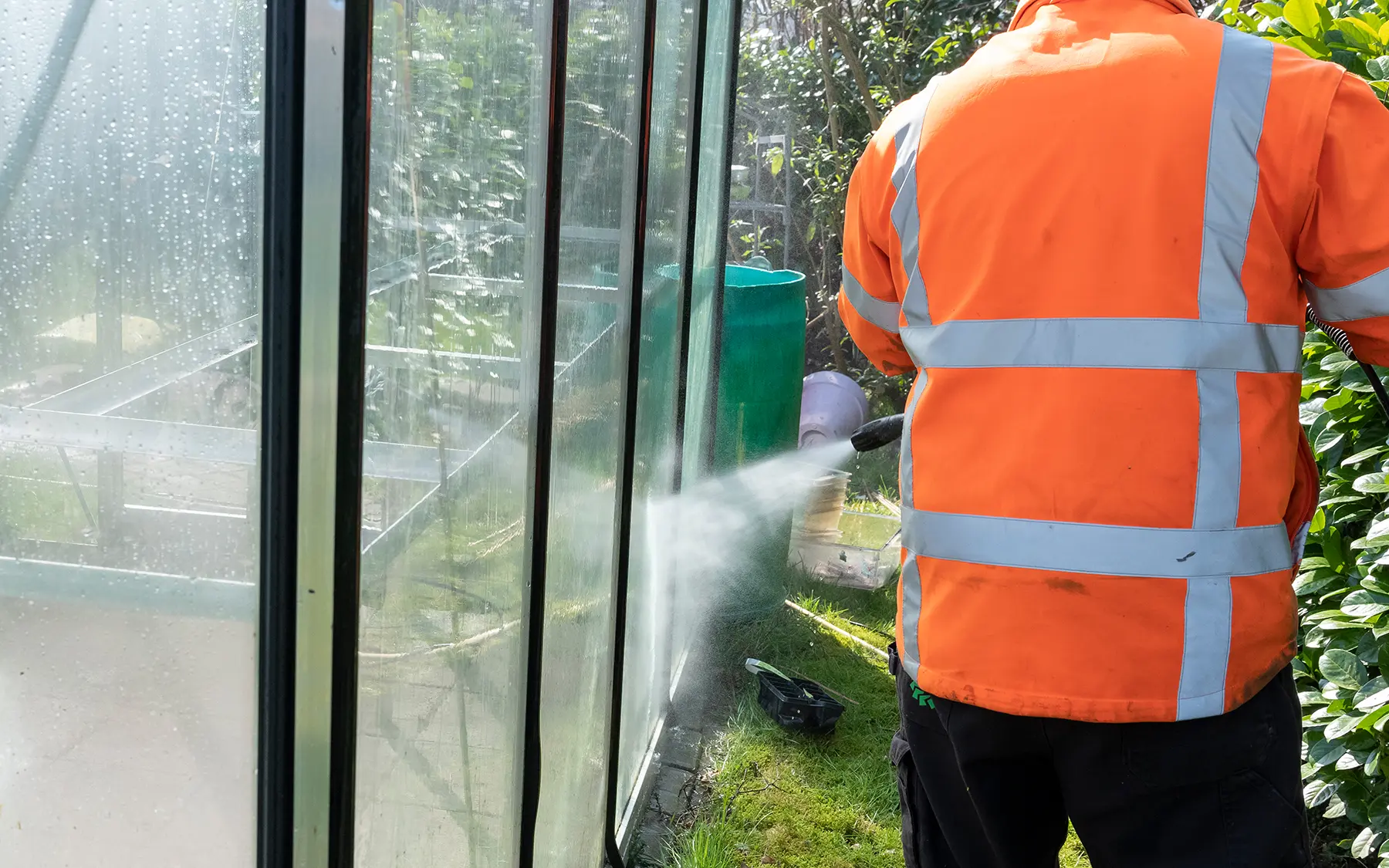 Помывка теплицы снаружи