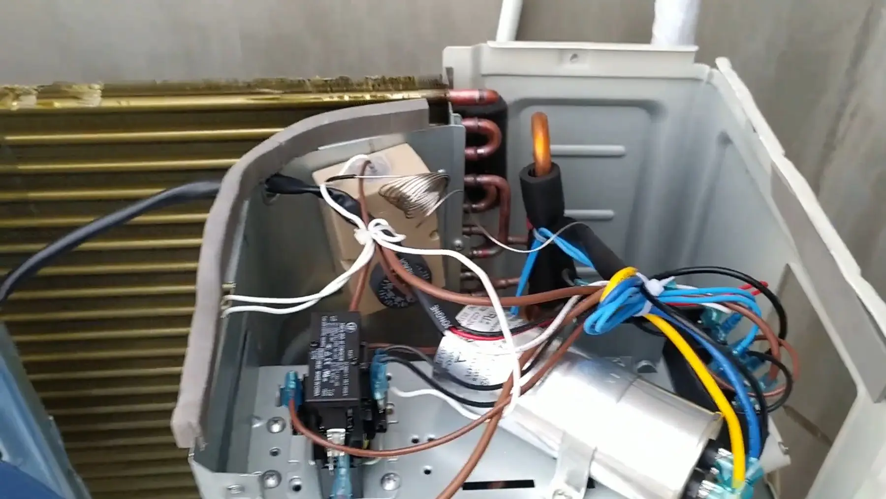 Установленный «зимний комплект» в кондиционере