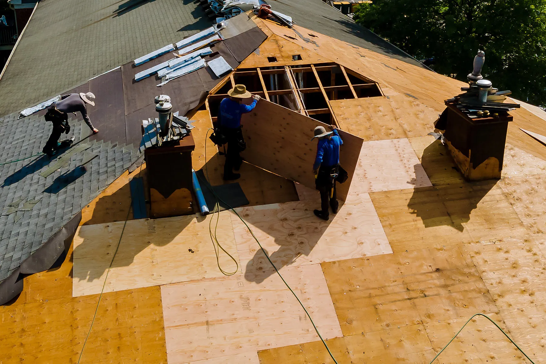 Укладка сплошного настила на обрешетку