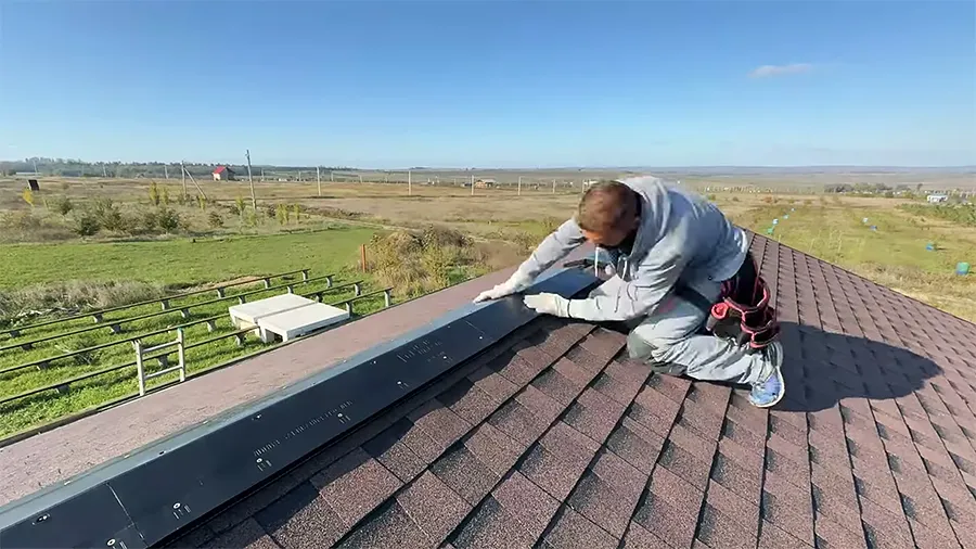 Монтаж конькового аэратора