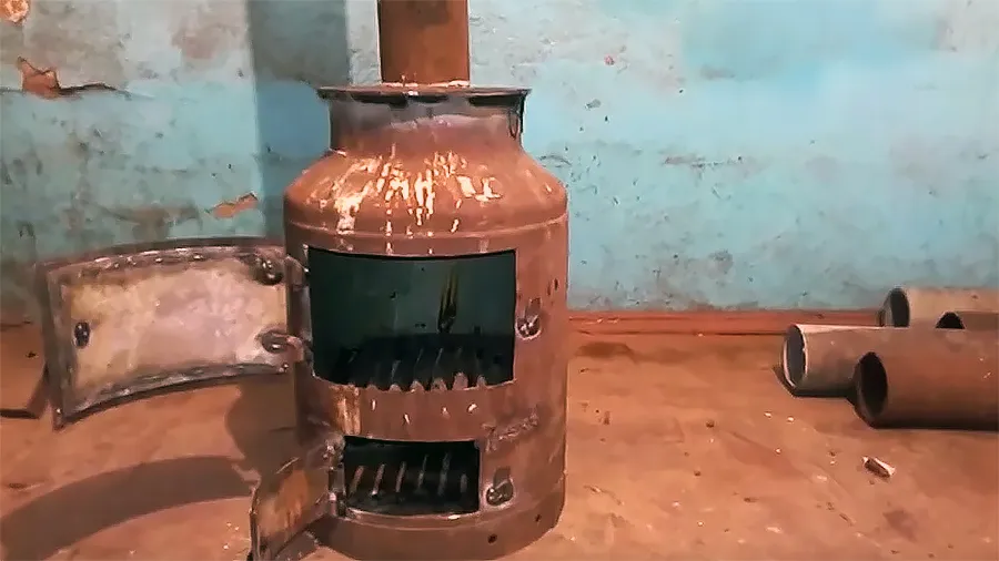 Буржуйка из молочного бидона