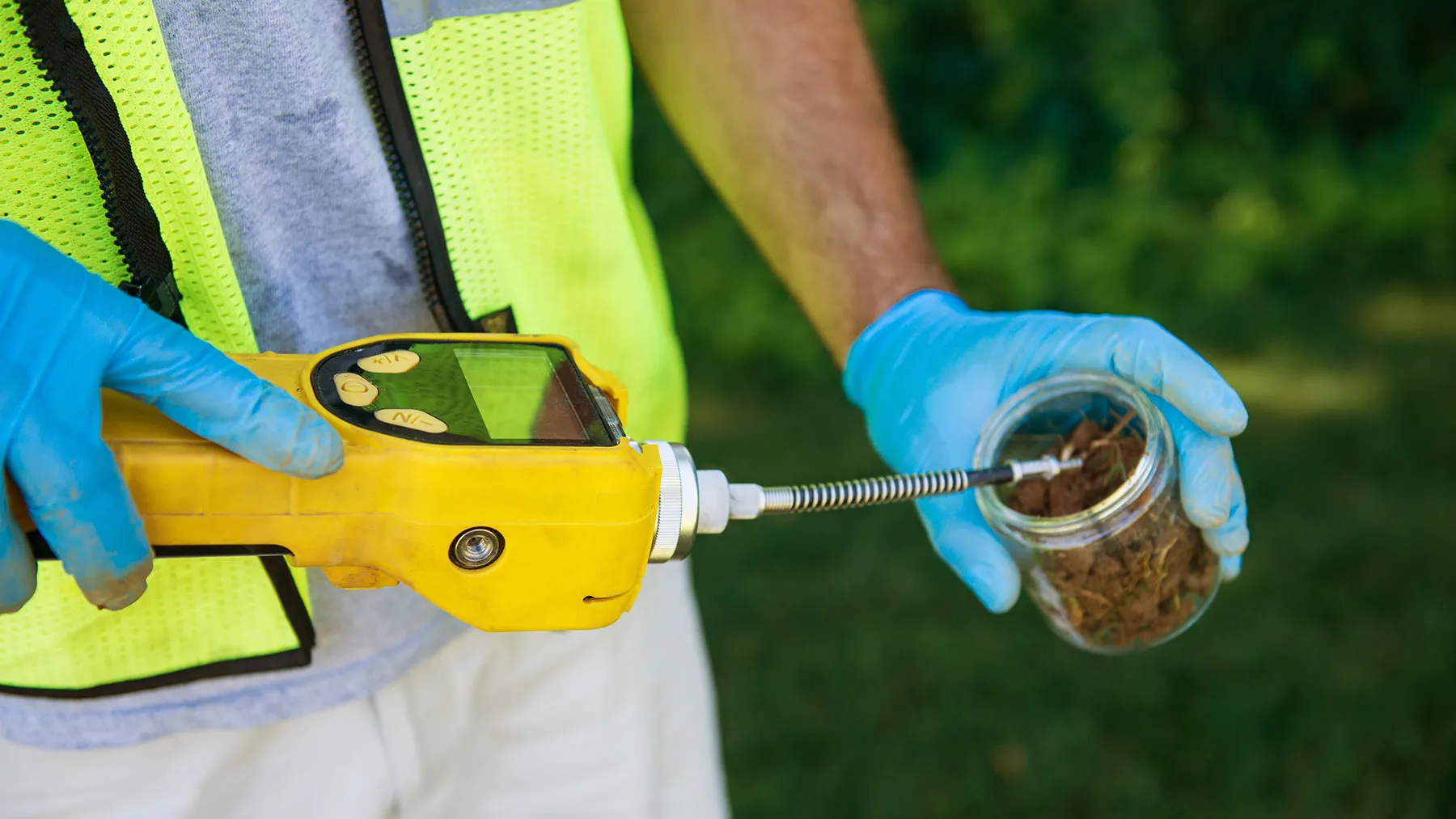 Сбор грунта для геологических изысканий