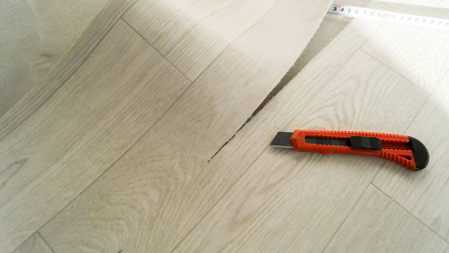 Чем и как резать линолеум в домашних условиях