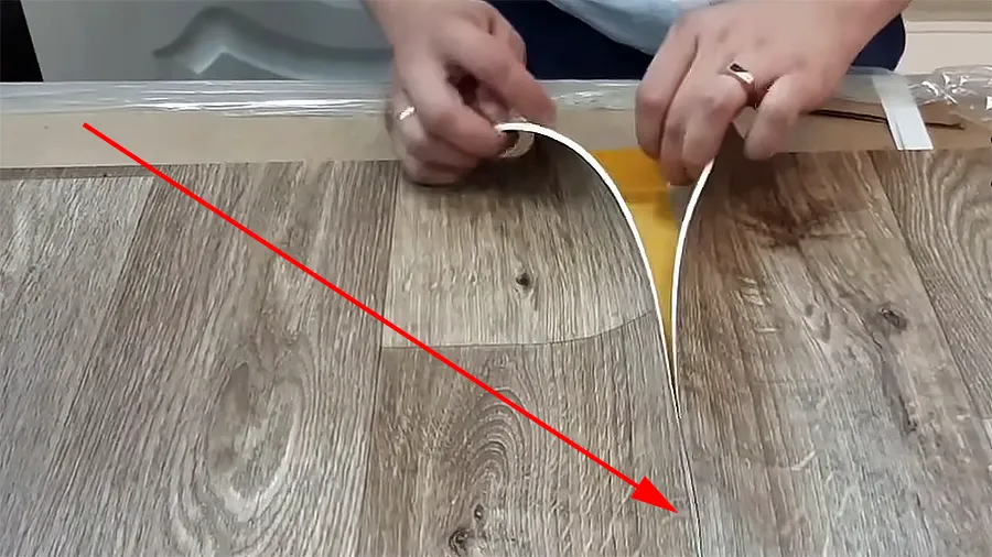 Соединение краев линолеума при методе стык в стык