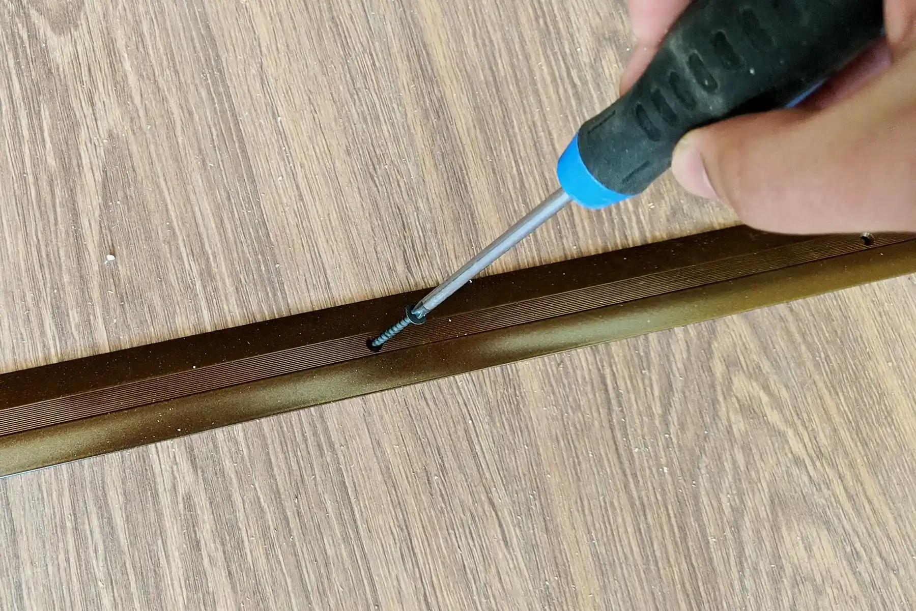 Металлический (алюминиевый) порог