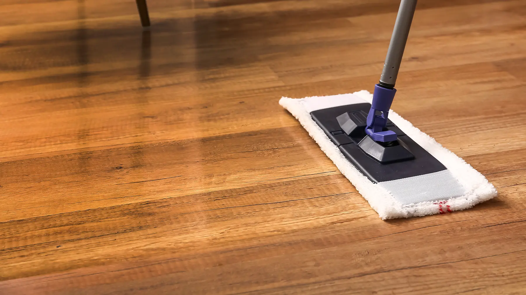 Чем мыть ламинат, чтобы не испортить покрытие
