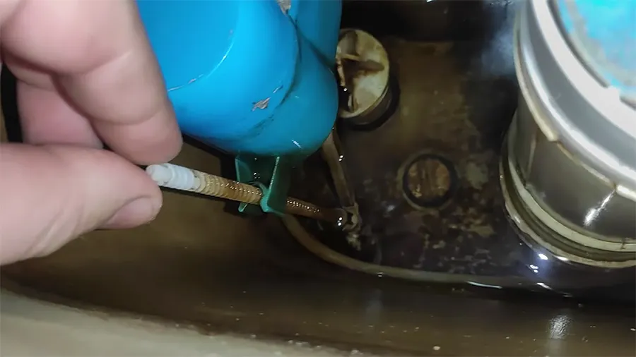 Регулировочный винт для регулировки поплавка вверх-вниз