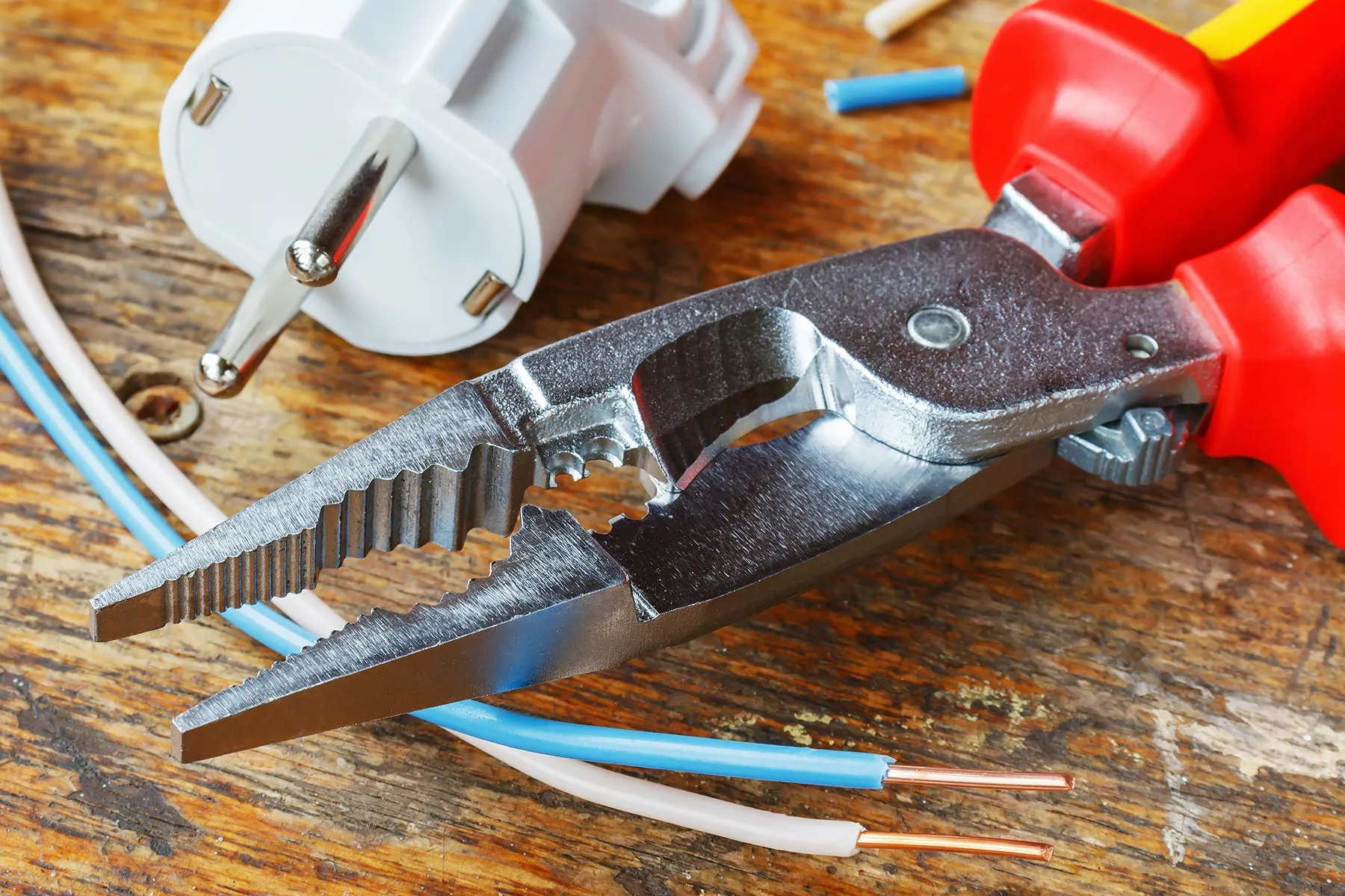 Комбинированные плоскогубцы