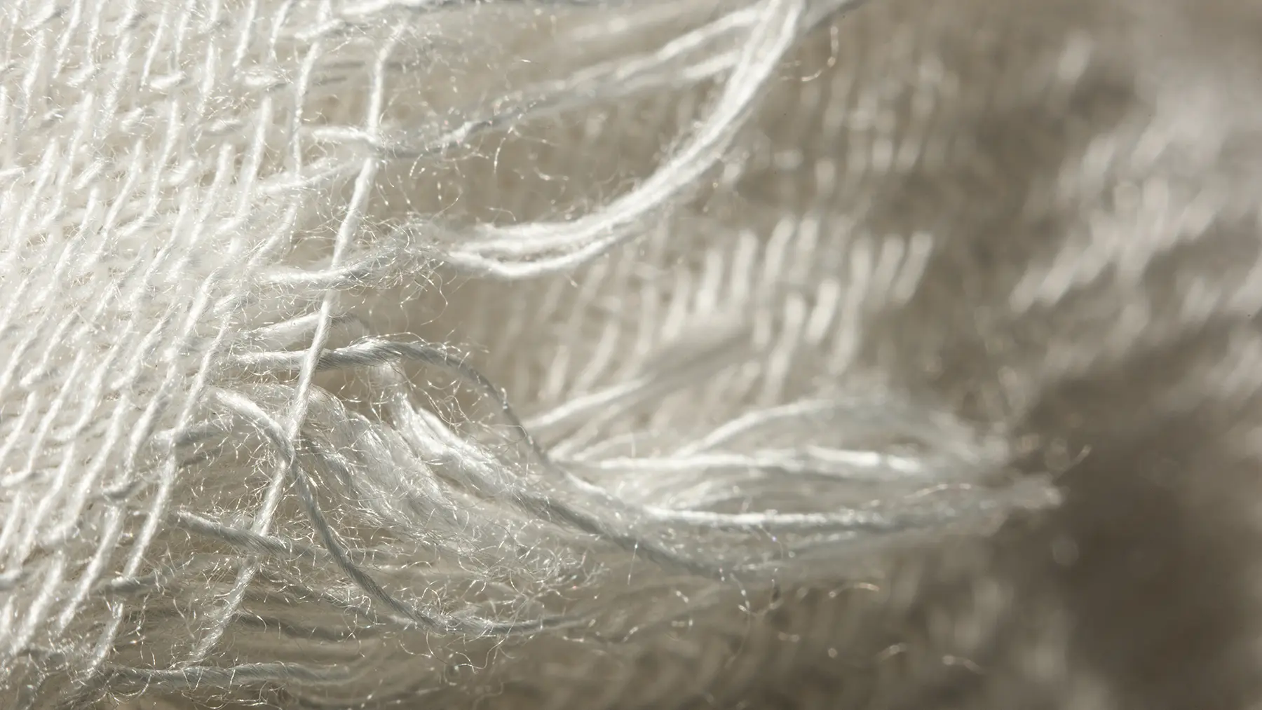 Вискозные нити при близком рассмотрении