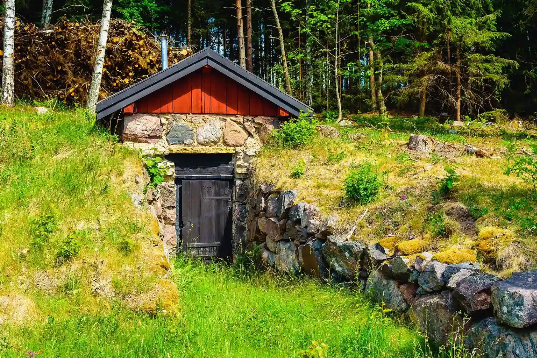 Полузаглубленный погреб