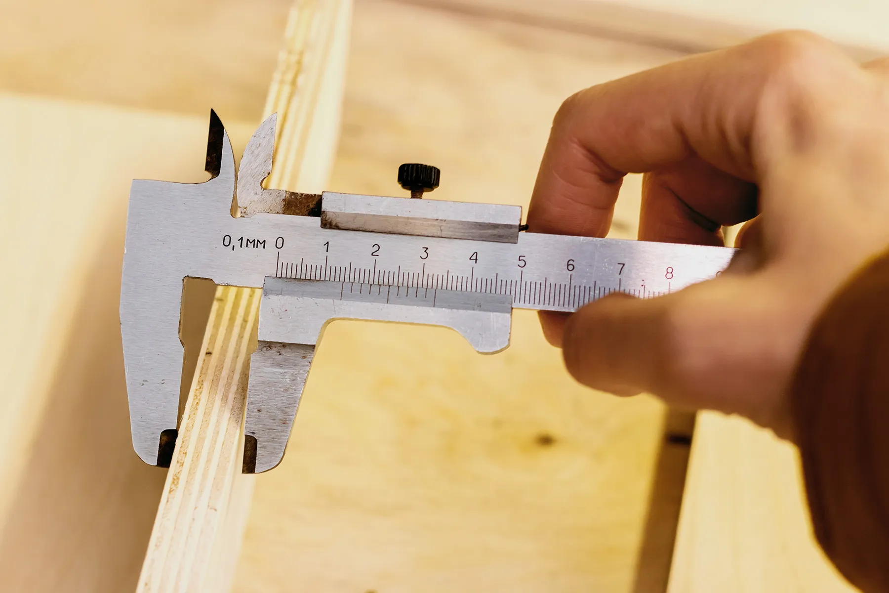 Измерение толщины фанеры