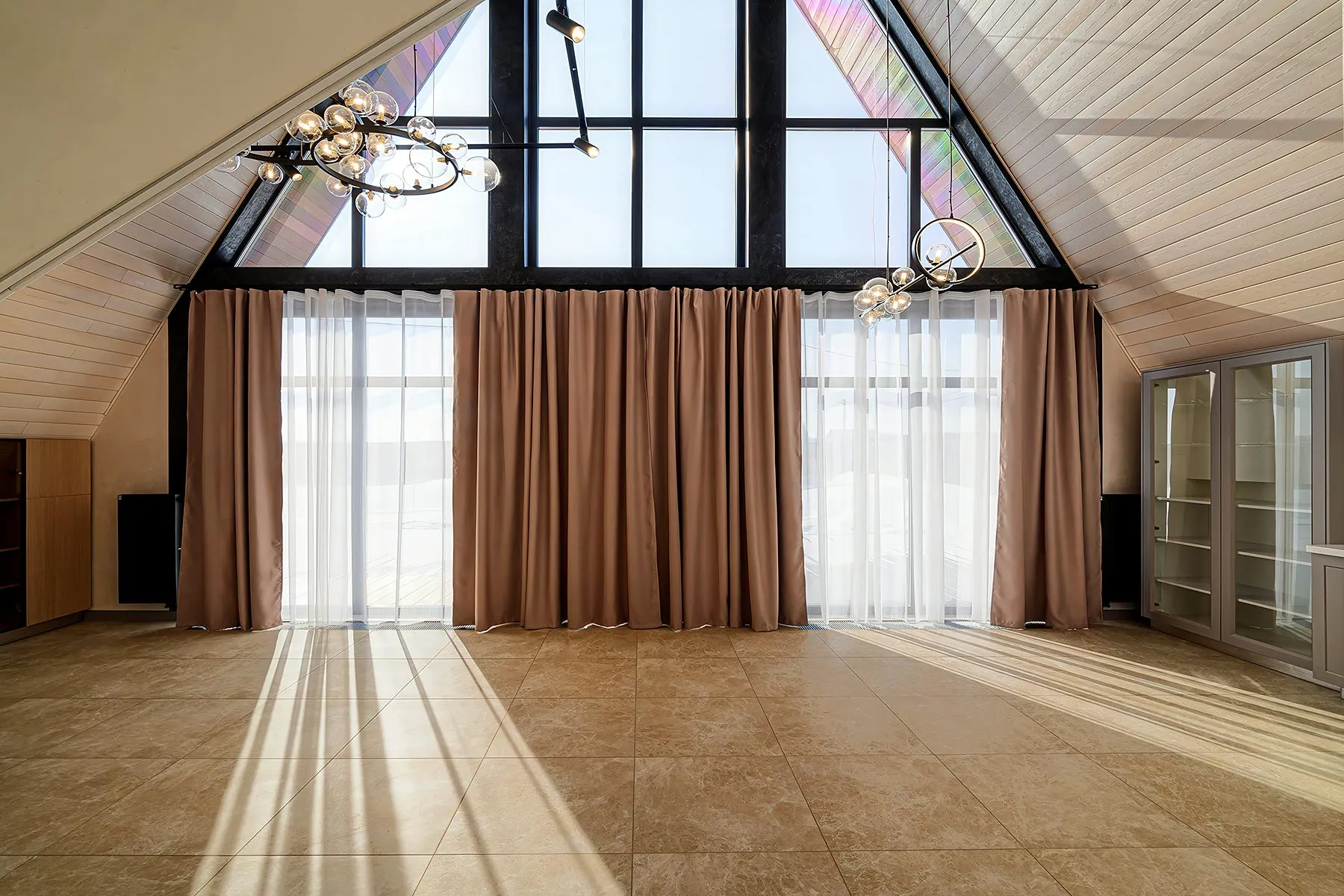 Шторы блэкаут блокируют проникновение солнечного света