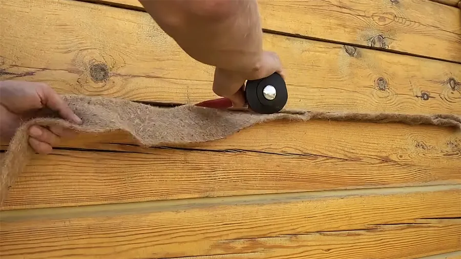 Конопатка бруса