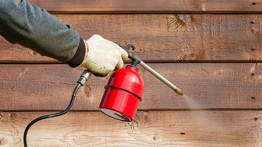 Обработка стен из бруса антисептиком