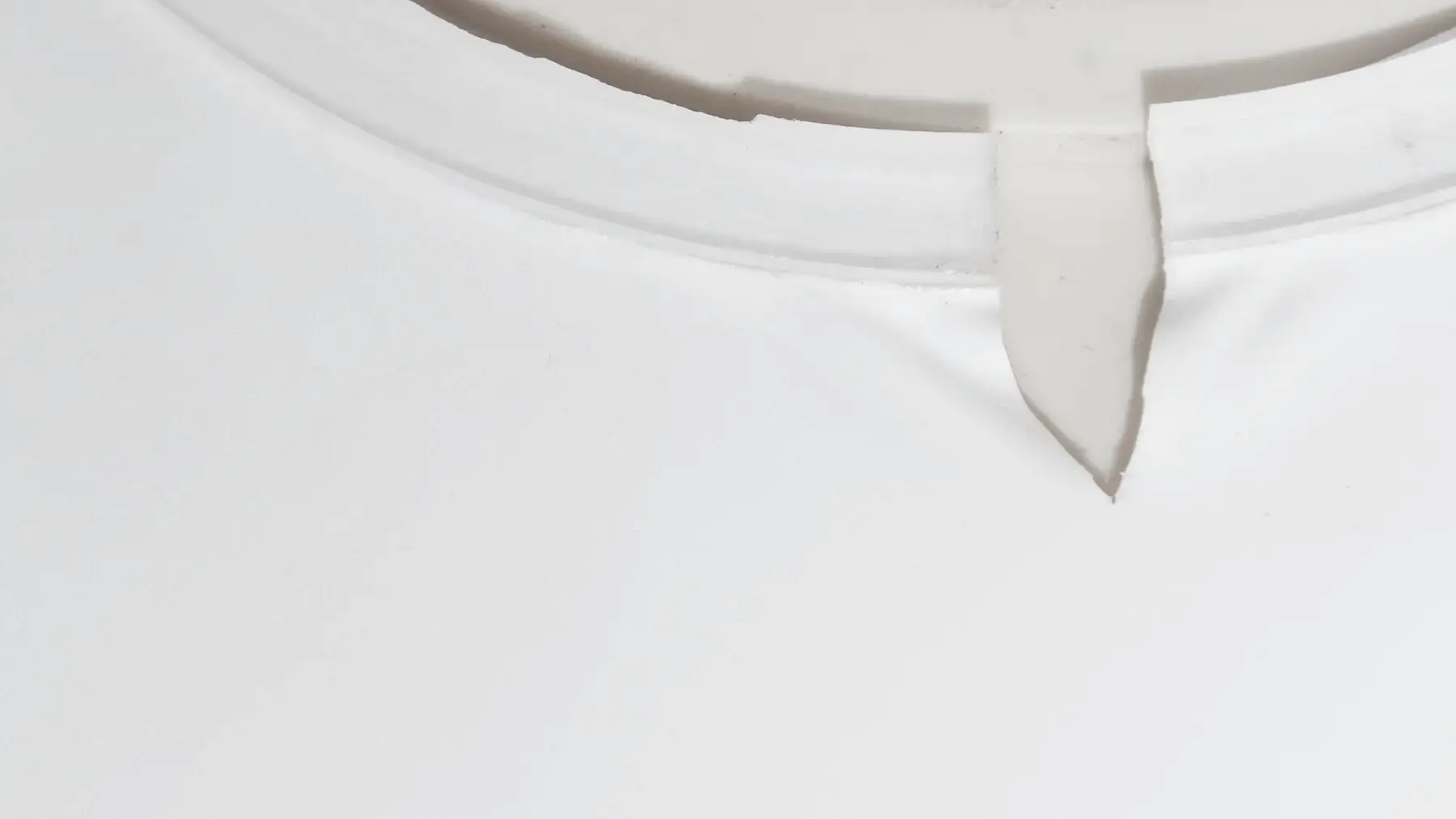 Ремонт пореза на натяжном потолке своими руками