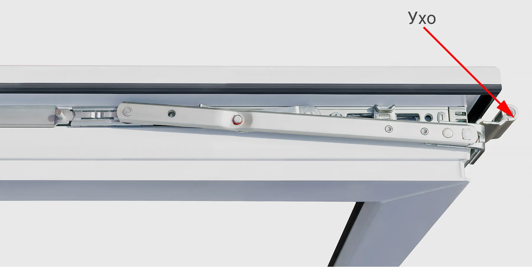 «Ухо» верхней петли крепится к основанию «ножниц», вид сверху