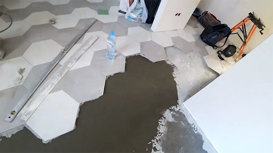 Выравнивание высоты пола для стыка плитки и ламината