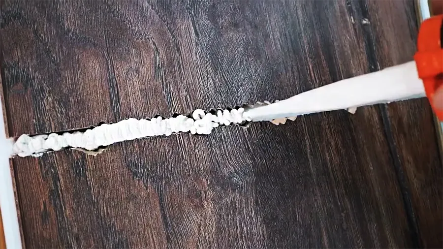 Нанесение жидкой пробки