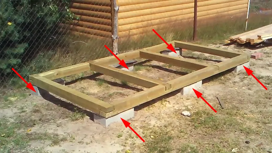 Основание из фундаментных блоков для дровника