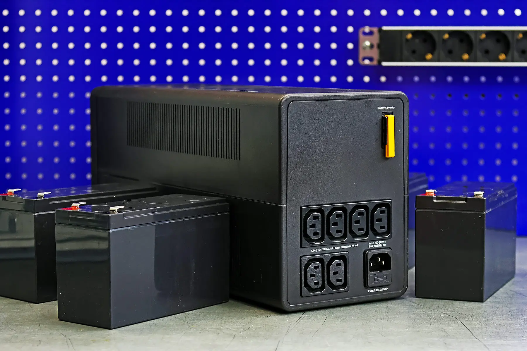 ИБП с дополнительными внешними аккумуляторами