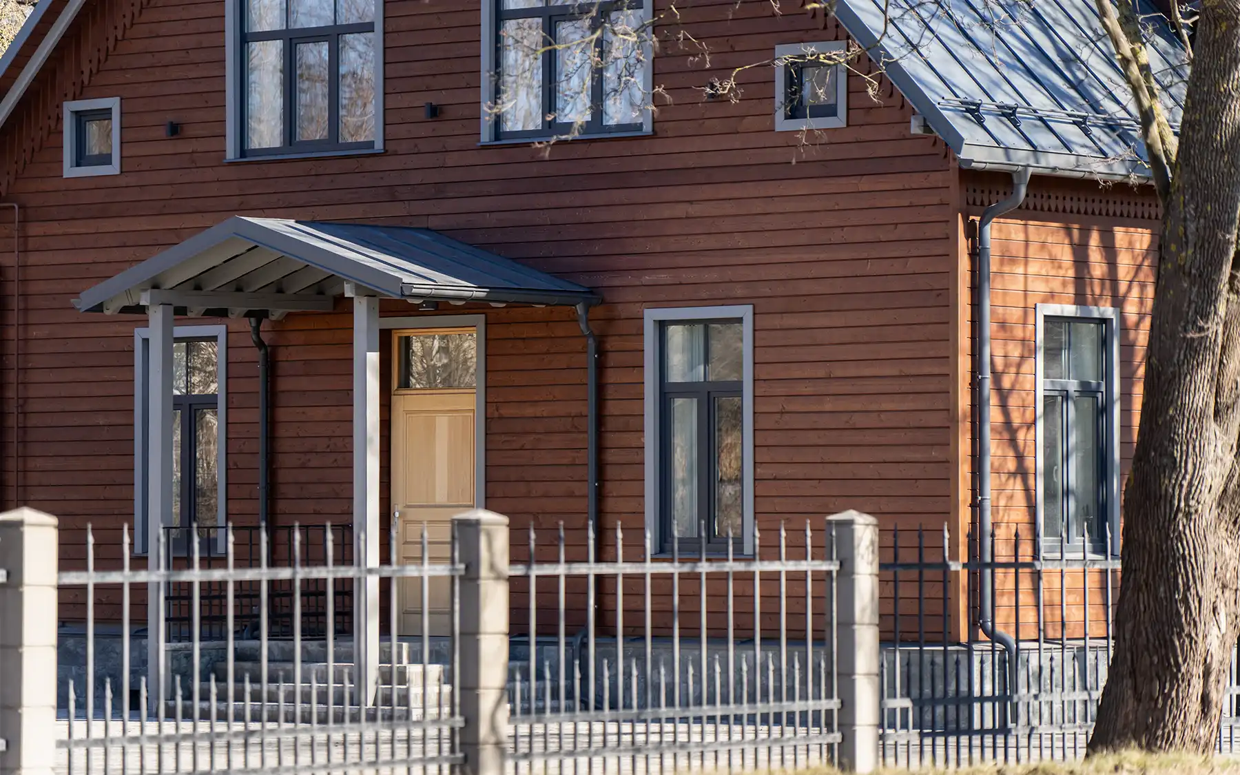 Обшивка дома шестиметровой вагонкой